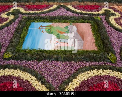 Alseno, Italien 22. Juni 2025 wunderschöner Blumenteppich, der eine Auferstehungsszene für das Corpus Domini-fest in der Abtei Chiaravalle della Colomba illustriert Stockfoto