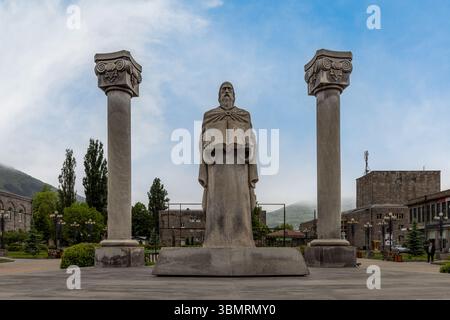 Die einzigartige, mit Steinen bewaldete Landschaft von Goris, wo alte Höhlenhäuser in pyramidenartige Felsformationen in der Provinz Syunik gehauen sind. Stockfoto