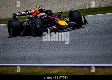 Der japanische Fahrer Yuki Tsunoda von Oracle Red Bull Racing tritt am 27. Juni 2025 beim Training des Formel 1 Grand Prix von Österreich auf dem Red Bull Ring in Spielberg an. Stockfoto