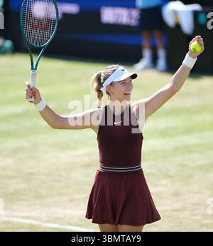 Katie Boulter feiert bei den Lexus Nottingham Tennis Open einen Sieg gegen Sonay Kartal (nicht in Sicht). Stockfoto