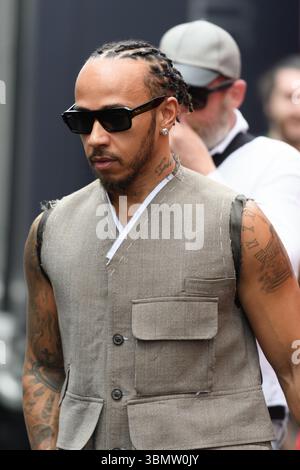 Spielberg, Österreich. Juni 2025. Lewis HAMILTON (GBR) kommt im Fahrerlager der MSC CRUISES AUSTRIAN GP 2025 auf dem Red Bull Ring in Spielberg (Steiermark, Österreich) an, der 11. Runde der FIA F1 Weltmeisterschaft. Quelle: Riccardo Righetti/Alamy Live News Stockfoto