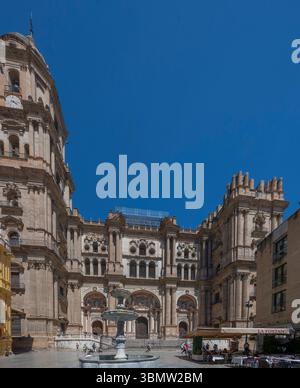 Die Kathedrale von Málaga, auch bekannt als „La Manquita“ (die einarmige Dame), ist eine unvollendete Renaissance-Kathedrale in Málaga, Spanien. Stockfoto