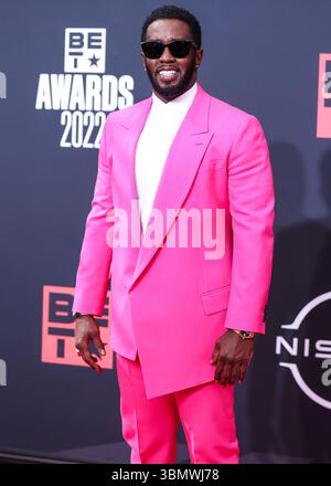 (DATEI) der Prozess gegen Sean 'Diddy' Combs wird vor die Jury gestellt, nachdem die Anwälte sich endgültig gestritten haben. LOS ANGELES, KALIFORNIEN, USA – 26. JUNI: Der amerikanische Rapper, Plattenproduzent und Plattenmanager Diddy (Sean Love Combs, auch bekannt unter seinen Künstlernamen Puff Daddy oder P. Diddy) kommt bei den BET Awards 2022 an, die am 26. Juni 2022 im Microsoft Theater at L.A. Live in Los Angeles, Kalifornien, USA, stattfinden. (Foto: Xavier Collin/Image Press Agency) Stockfoto