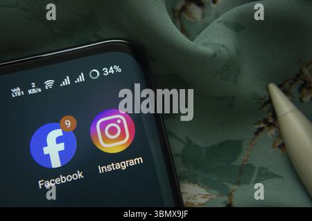 Dhaka, Bangladesch, 07. Mai 2025: Facebook und Instagram App-Symbol wird auf dem Smartphone gesehen Stockfoto