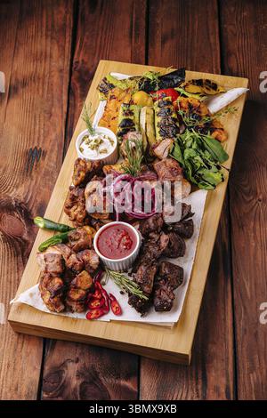 Essen Stillleben, Sortiment verschiedene Grillgerichte Grillfleisch Stockfoto