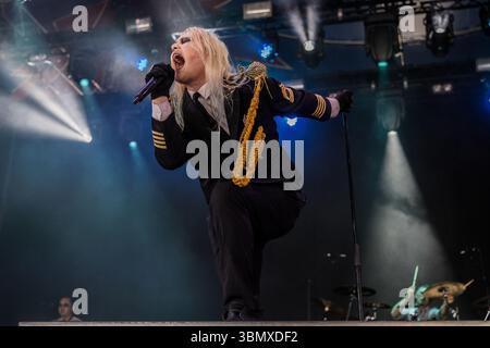 Kim Dracula trat live bei Tons of Rock 2025 auf Stockfoto