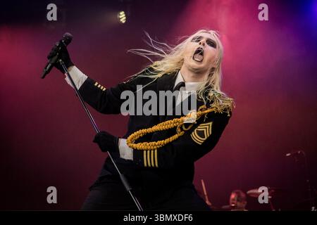 Kim Dracula trat live bei Tons of Rock 2025 auf Stockfoto