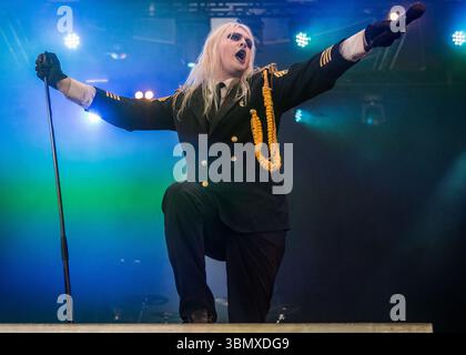 Kim Dracula trat live bei Tons of Rock 2025 auf Stockfoto