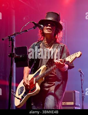 Nashville, USA. Juni 2025. Linda Perry von 4 Non Blondes auf der Bühne des Nashville Pride Festivals, das am 28. Juni 2025 im Bicentennial Capitol Mall State Park in Nashville, TN stattfand © Tammie Arroyo/AFF-USA.com Credit: AFF/Alamy Live News Stockfoto