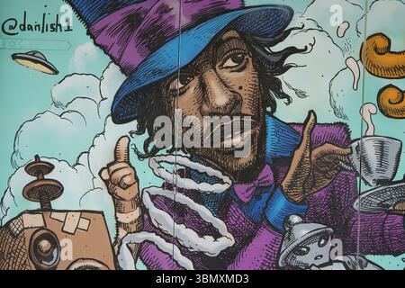 Bunte Street Art mit einem stilisierten Porträt und surrealen Motiven. Kunst von Dänlish 1. Brighton, England Stockfoto
