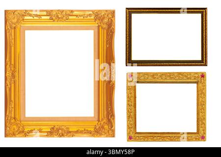 Es handelt sich um drei goldene Rahmen, die auf weiß isoliert sind. Stockfoto