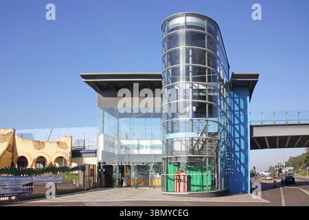 Eintritt zum Lift in southend am Seebahn an der Küste von essex Stockfoto