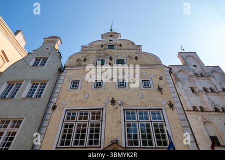 Berühmte Häuser im Zentrum von Riga, genannt die 3 Brüder, an einem sonnigen Tag Stockfoto