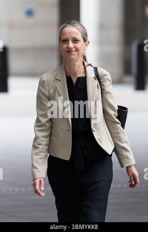London, Großbritannien. Juni 2025. Die Schattenministerin für Arbeit und Pensionen Helen Whately kommt im BBC Broadcasting House an, um an der Show Sunday with Laura Kuenssberg teilzunehmen. Quelle: Wiktor Szymanowicz/Alamy Live News Stockfoto