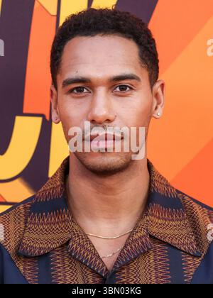 UNIVERSAL CITY, LOS ANGELES, KALIFORNIEN, USA - 28. JUNI: Der englische Schauspieler und Sänger Elliot Knight kommt bei der Charlize Theron Africa Outreach Project (CTAOP) Block Party 2025 an, die am 28. Juni 2025 in Universal City, Los Angeles, Kalifornien, USA stattfindet. (Foto: Xavier Collin/Image Press Agency) Stockfoto