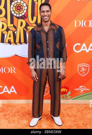 UNIVERSAL CITY, LOS ANGELES, KALIFORNIEN, USA - 28. JUNI: Der englische Schauspieler und Sänger Elliot Knight kommt bei der Charlize Theron Africa Outreach Project (CTAOP) Block Party 2025 an, die am 28. Juni 2025 in Universal City, Los Angeles, Kalifornien, USA stattfindet. (Foto: Xavier Collin/Image Press Agency) Stockfoto
