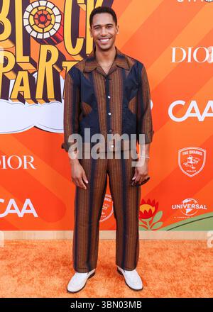 UNIVERSAL CITY, LOS ANGELES, KALIFORNIEN, USA - 28. JUNI: Der englische Schauspieler und Sänger Elliot Knight kommt bei der Charlize Theron Africa Outreach Project (CTAOP) Block Party 2025 an, die am 28. Juni 2025 in Universal City, Los Angeles, Kalifornien, USA stattfindet. (Foto: Xavier Collin/Image Press Agency) Stockfoto