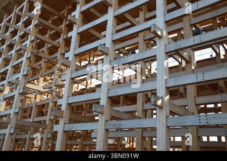 Osaka, Japan - 22. Juni 2025 - der große Ring - die größte hölzerne Architektur der Welt umgibt die Expo 2025 Osaka. (Foto: Markku Rainer Peltonen) Stockfoto