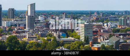 Luftaufnahme von Eindhoven mit Katharinenkirche und Stadtbild Stockfoto