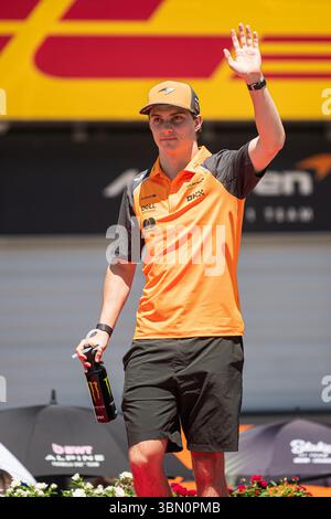 Spielberg, Österreich. Juni 2025. Oscar Piastri, australischer Fahrer des McLaren F1 Teams, nimmt an der Fahrerparade Teil, die am 29. Juni 2025 auf dem Red Bull Ring in Spielberg stattfand. Quelle: SOPA Images Limited/Alamy Live News Stockfoto