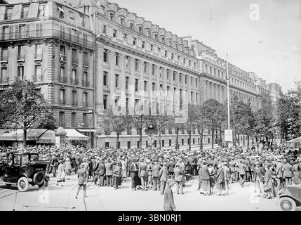 Französischer Arbeiterstreik 25. August 2025, Bankstreik am Place du Tocadéro und Avenue Kléber, Paris: Pressefoto / Agence Rol Stockfoto
