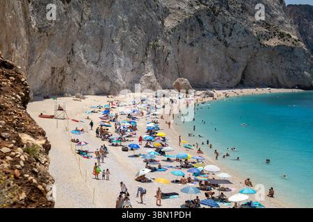 Egremni Beach Griechenland Sommertag Türkisfarbenes Wasser Klippen Stockfoto