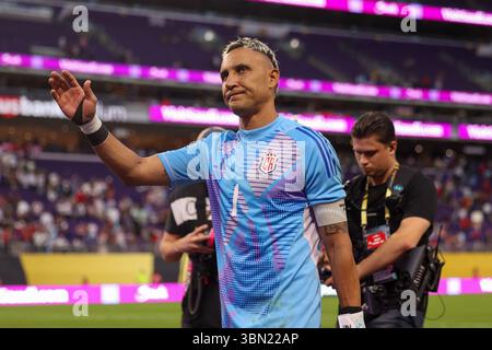 Minneapolis, Minnesota, USA. Juni 2025. Costa Rica Torhüter KEYLOR NAVAS (1) verlässt das Feld nach dem Spiel. Die Vereinigten Staaten und Costa Rica traten am Sonntag, den 29. Juni 2025, im US Bank Stadium in Minneapolis Minnesota im CONCACAF-Viertelfinale der Männer auf. Die Vereinigten Staaten siegten im Elfmeterschießen. (Kreditbild: © Michael Turner/ZUMA Press Wire) NUR REDAKTIONELLE VERWENDUNG! Nicht für kommerzielle ZWECKE! Stockfoto