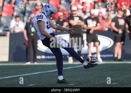 Ottawa, Kanada. Juni 2025. John Haggerty (29) spielt während des CFL-Spiels zwischen den Toronto Argonauts und den Ottawa Redblacks im TD Place Stadium in Ottawa, Kanada. Daniel Lea/CSM/Alamy Live News Stockfoto