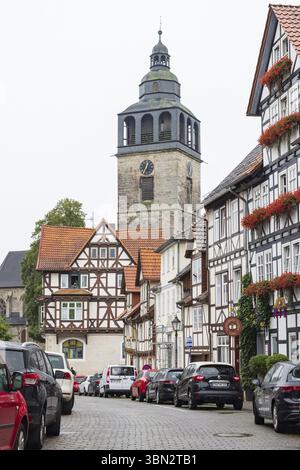 Rapids Fluss Werra und Kirche historische Stadt Bad Sooden-Allendorf in Hessen, Deutschland, Europa Stockfoto