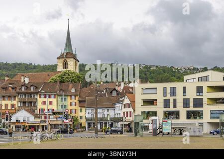 Burgdorf, Schweiz - 16. Mai 2023: Skyline der Altstadt von Burgdorf, Kanton Bern in der Schweiz bei bewölktem Tag Stockfoto