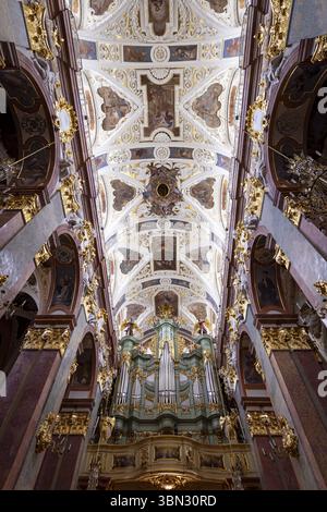 Czestochowa, Polen - 19. Juli 2023: Innenraum des Klosters und der Kirche Jasna Gora. Polnisch-katholische Wallfahrtsstätte mit Black Madonna Wunderkind Stockfoto