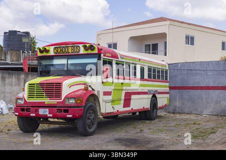 Juilgalpa, Nicaragua - 13. März 2024: Farbenfroher amerikanischer Schulbus in der Hauptstadt Juilgalpa, Abteilung Chontales von Nicaragua Stockfoto