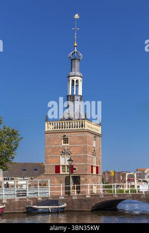 Alkmaar, Niederlande - 23. Juli 2021: Das Accijnstorenon in Bierkade in Alkmaar Nord-Holland, Niederlande, Europa Stockfoto