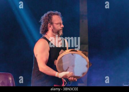 Calimera, Salento, Italien – 21. Juni 2025: Das Musikfestival Super Taranta in Salento, Italien. Es konzentriert sich auf Pizzica, ein populäres Volksmusikgenre Stockfoto