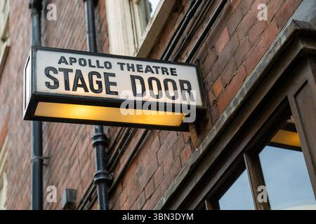 Apollo Theatre Stage Türschild, Archer Street, Soho, West End, London, England, Großbritannien Stockfoto