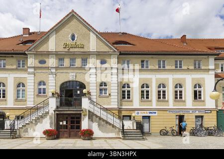 Polanica Zdroj, Polen, 16. Juli 2023: Pijalnia-Gebäude in der Stadt Polanica Zdroj im Kreis Klodzko, Woiwodschaft Niederschlesien in Westpolen, Europ Stockfoto