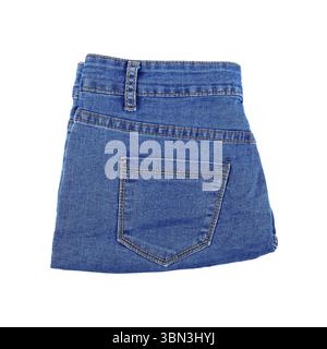 Es ist gefaltet blaue Jeans mit Tasche isoliert auf weiß. Stockfoto