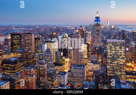 New York City bei Nacht – Skyline der USA Stockfoto