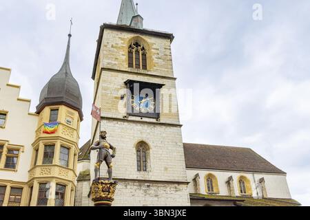 Burgdorf, Schweiz - 16. Mai 2023: Altstadt des Dorfes Burgdorf, Kanton Bern in der Schweiz bei bewölktem Tag Stockfoto