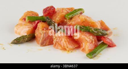 Lachssalat isolierter Naturhintergrund mit Schnittpfade Stockfoto