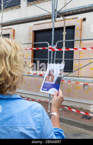 ITE. Außenwärmedämmung eines alten Hauses auf Basis von Polyurethanschaum. Stockfoto