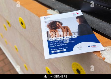 ITE. Außenwärmedämmung eines alten Hauses auf Basis von Polyurethanschaum. Stockfoto