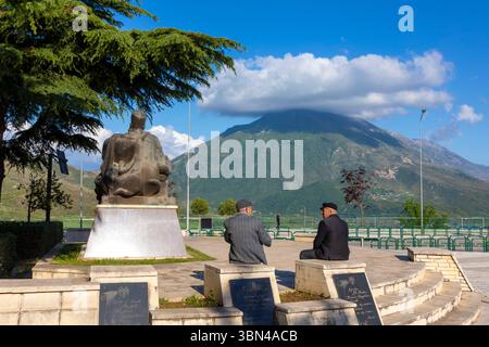 Albanien, Gjirokastër oder Gjirokastra. Tepelenë. Skulptur von Ali Pacha. Busti i Ali Pashë Tepelenës. Tepelen. Mali i i Golikut. Golik Montain Stockfoto