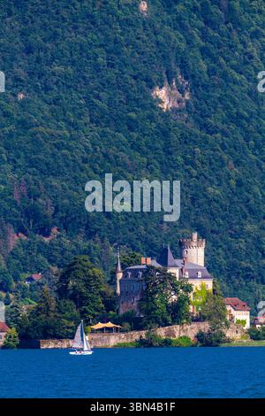 Frankreich, Auvergne-Rhone-Alpes, Haute-Savoie, Lake Annecy. Duingt. Schloss Duingt, auch La Salle Castle, Chateauneuf, Esplanade Castle oder Roc Cast genannt Stockfoto