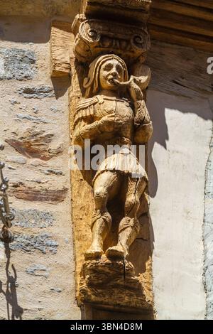 Frankreich, Bretagne, Ille-et-Vilaine, Rennes. Skulptur auf einem Fachwerkhaus in der Rue Saint-Georges Stockfoto