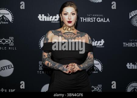 LOS ANGELES, KALIFORNIEN, USA - 28. JUNI: Ravengriim kommt zur 16. Jährlichen Durst Gala 2025, die am 28. Juni 2025 im SLS Hotel, A Luxury Collection Hotel, Beverly Hills, in Los Angeles, Kalifornien, USA stattfindet. (Foto: Kay Qiao/Image Press Agency) Stockfoto