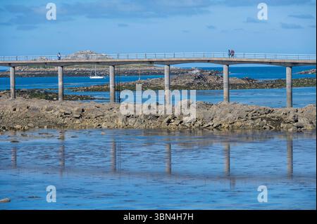 Frankreich; Bretagne; Finistere; Roscoff; L'Estacade, der Bootsanleger, von dem aus die Boote bei Ebbe zur Insel Batz fahren Stockfoto