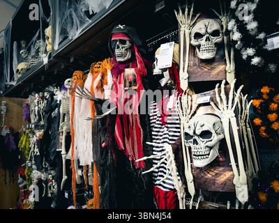 Halloween-Dekoration in einem Laden Stockfoto