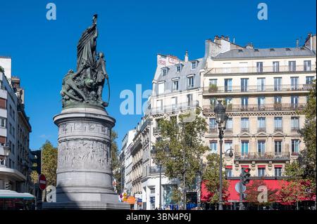 Frankreich. Paris. Clichy Platzieren. (Oder Place de Clichy) vier Arrondissements treffen sich dort, der 8., 9., 17. Und 18. In der Mitte des Platzes: Das Monum Stockfoto