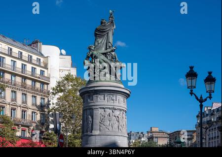 Frankreich. Paris. Clichy Platzieren. (Oder Place de Clichy) vier Arrondissements treffen sich dort, der 8., 9., 17. Und 18. In der Mitte des Platzes: Das Monum Stockfoto